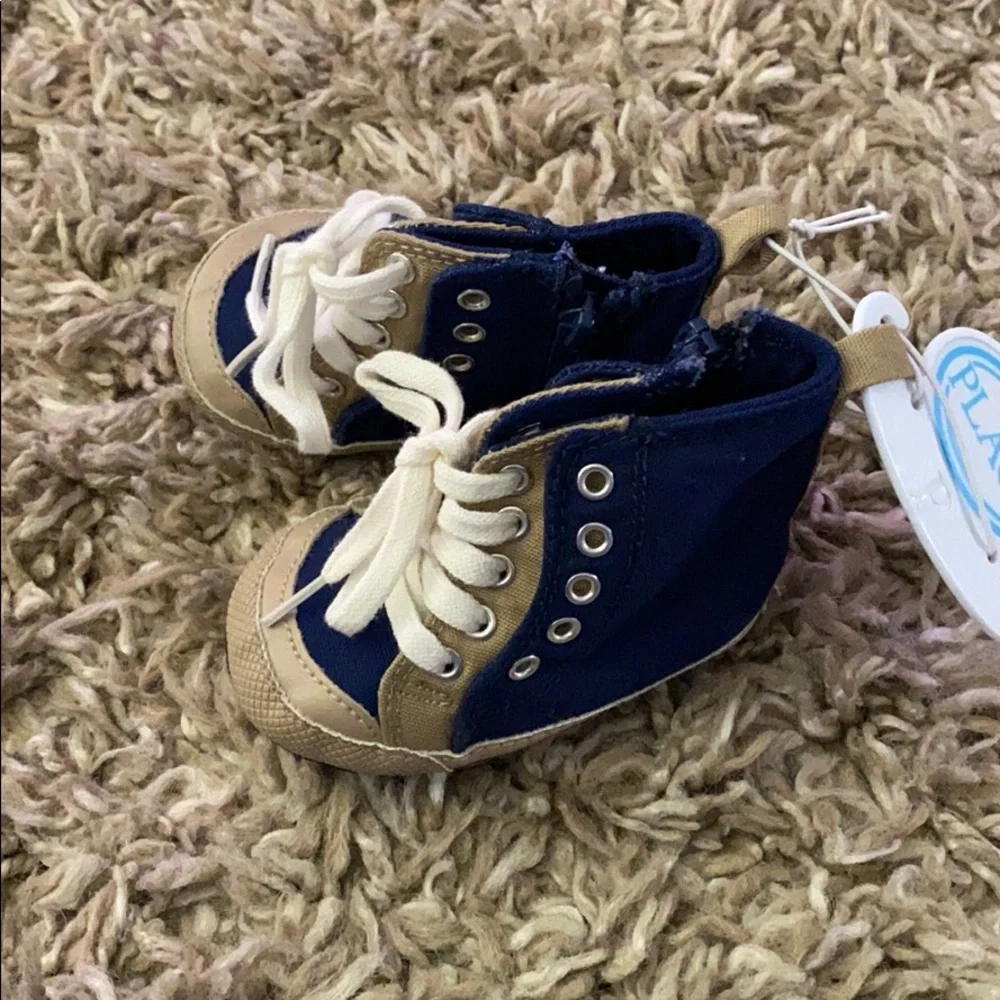 Baby boy shoes 3-6 mons NWT the children’s place